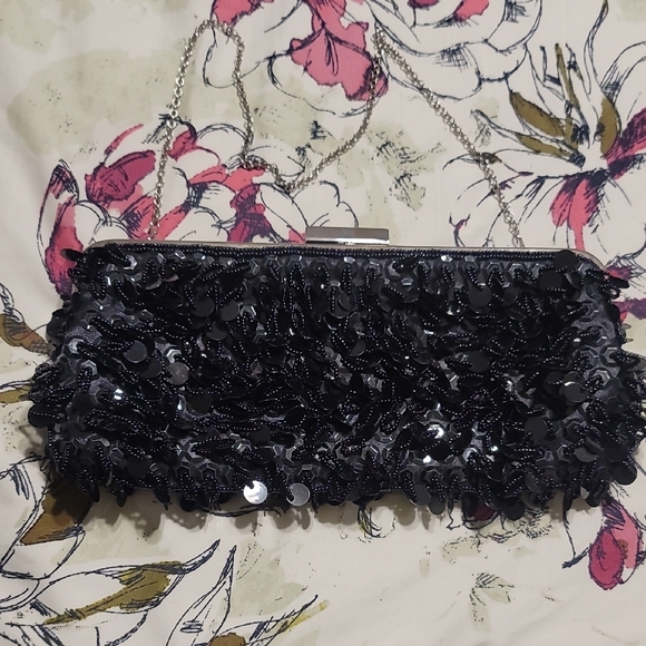 Elegant Black Sequin Clutch - Picture 2 of 4